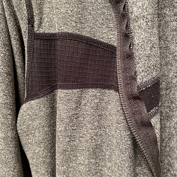 Men’s small zip up light sweater - Picture 7 of 7